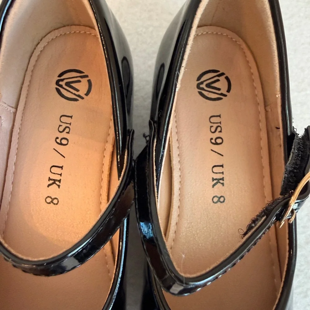 Girls Black Patent Mary Jane Dress Shoes Size 9 US 27 EU Gold Buckle Formal